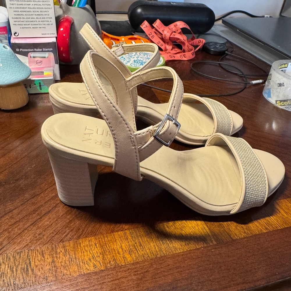 Elegant Naturalizer Tan Straw Raffia Sandal Heels with woven details - Picture 2 of 5